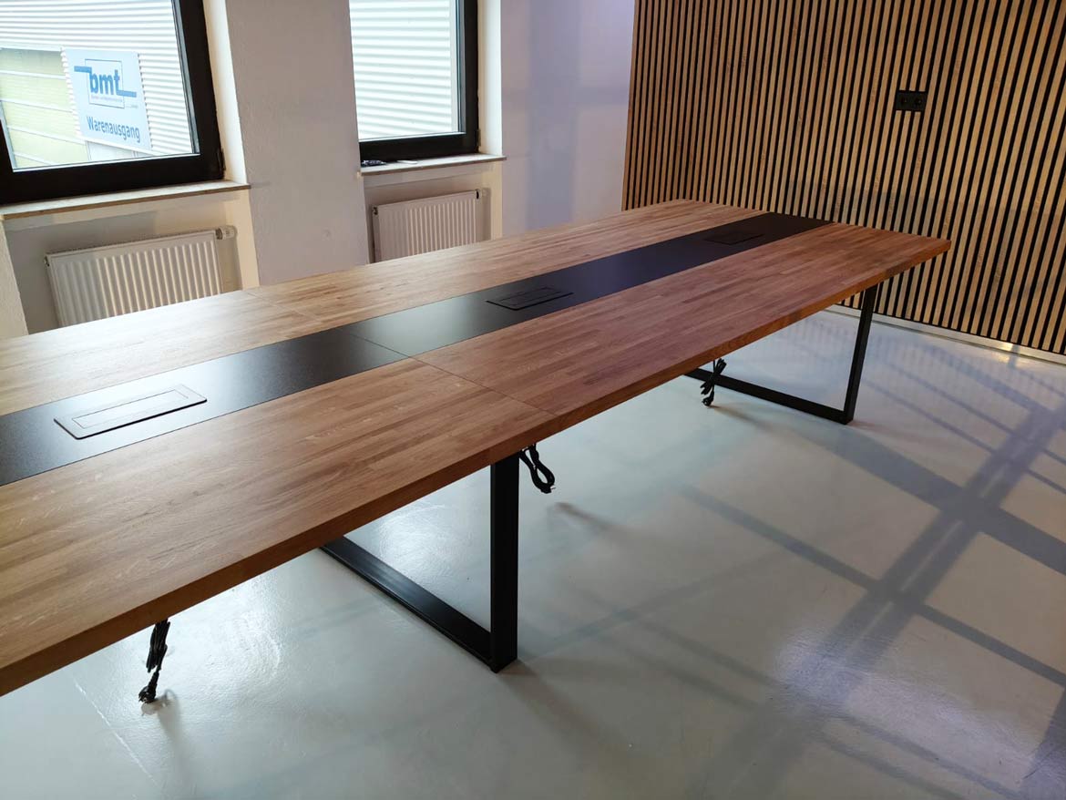 Longue table de conférence avec livraison en Allemagne