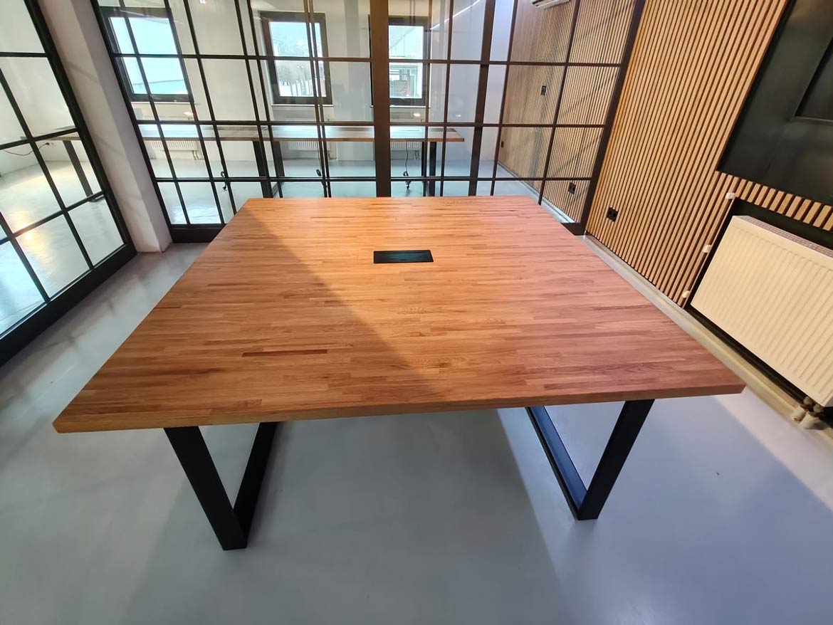 Une table de conférence incroyable en Allemagne