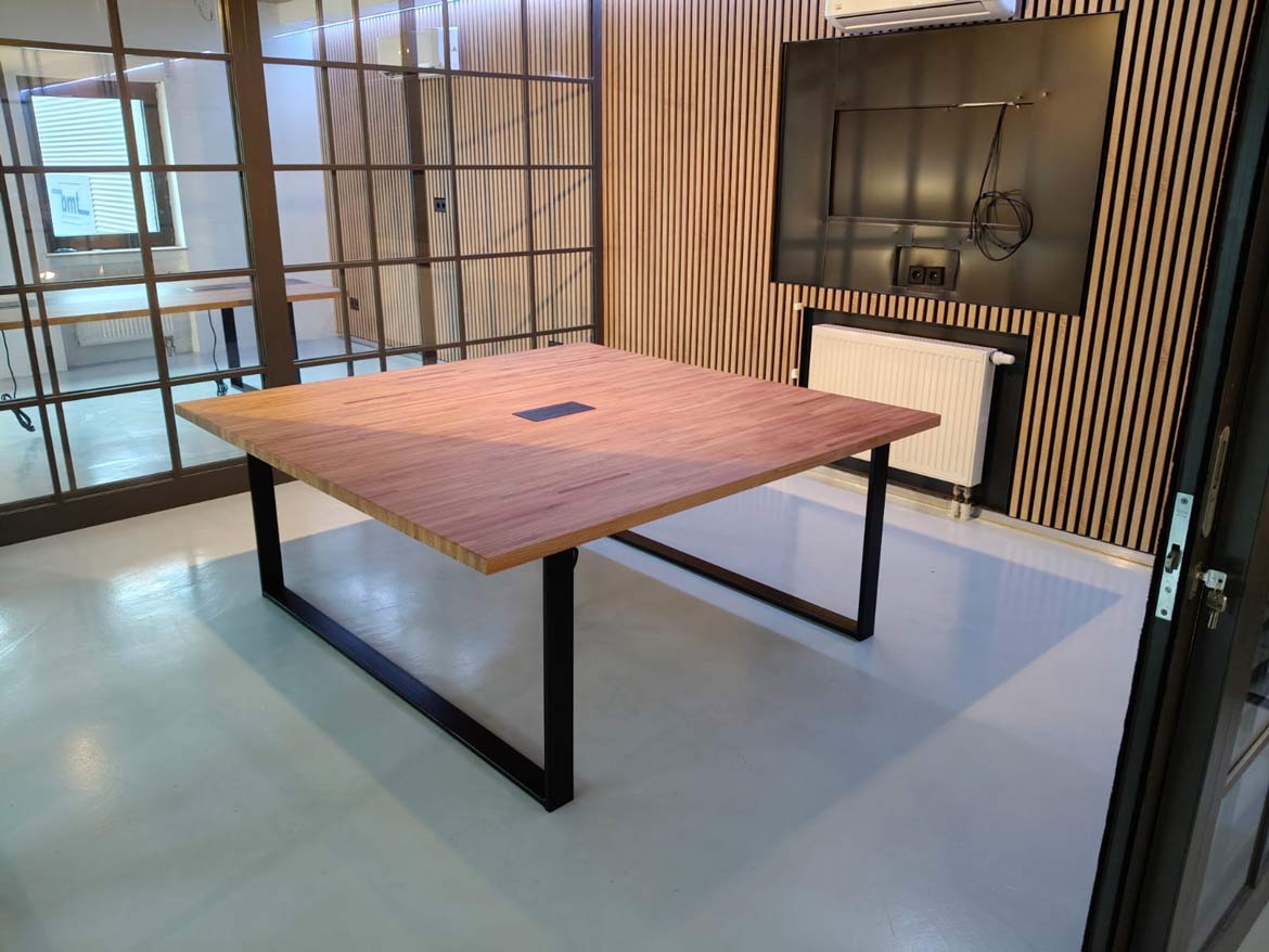 Une table de conférence incroyable en Allemagne