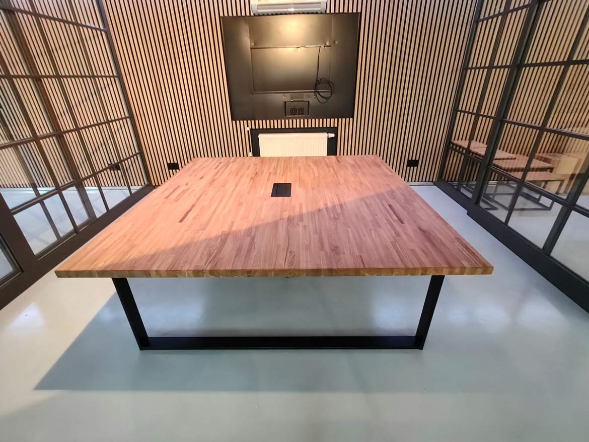 Une table de conférence incroyable en Allemagne