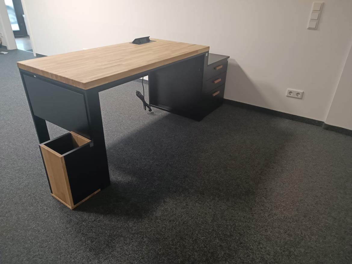 Bureau avec caisson pour une auto-école en Allemagne – Fahrschule Stefan Felix