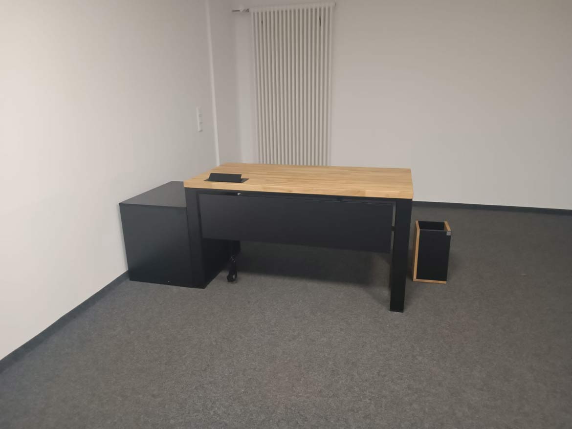 Bureau avec caisson pour une auto-école en Allemagne – Fahrschule Stefan Felix