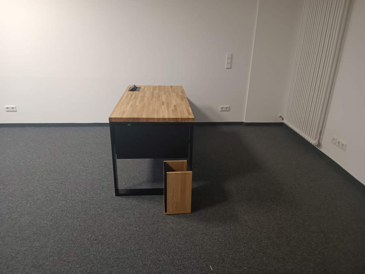 Bureau avec caisson pour une auto-école en Allemagne – Fahrschule Stefan Felix