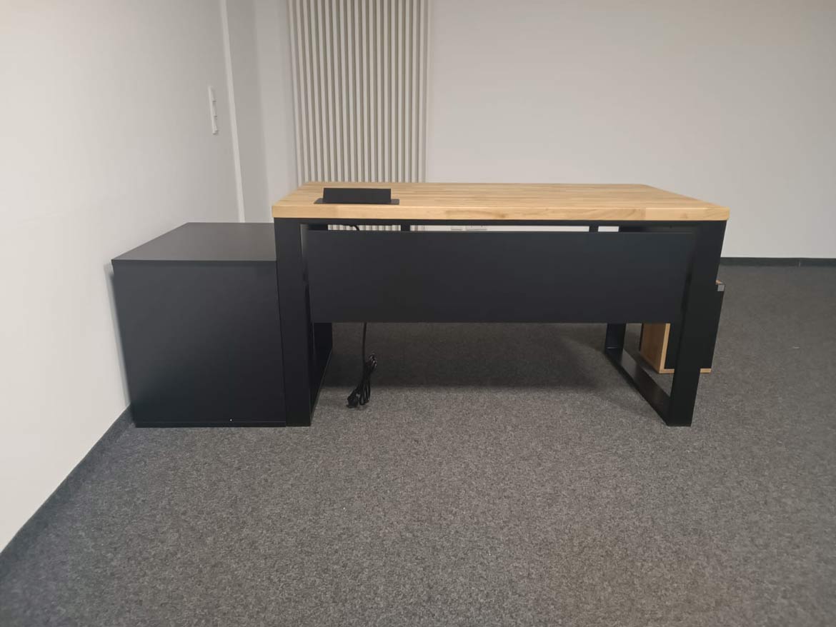 Bureau avec caisson pour une auto-école en Allemagne – Fahrschule Stefan Felix