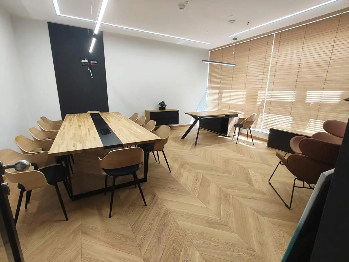 Du showroom au bureau : du mobilier pour l'université polytechnique
